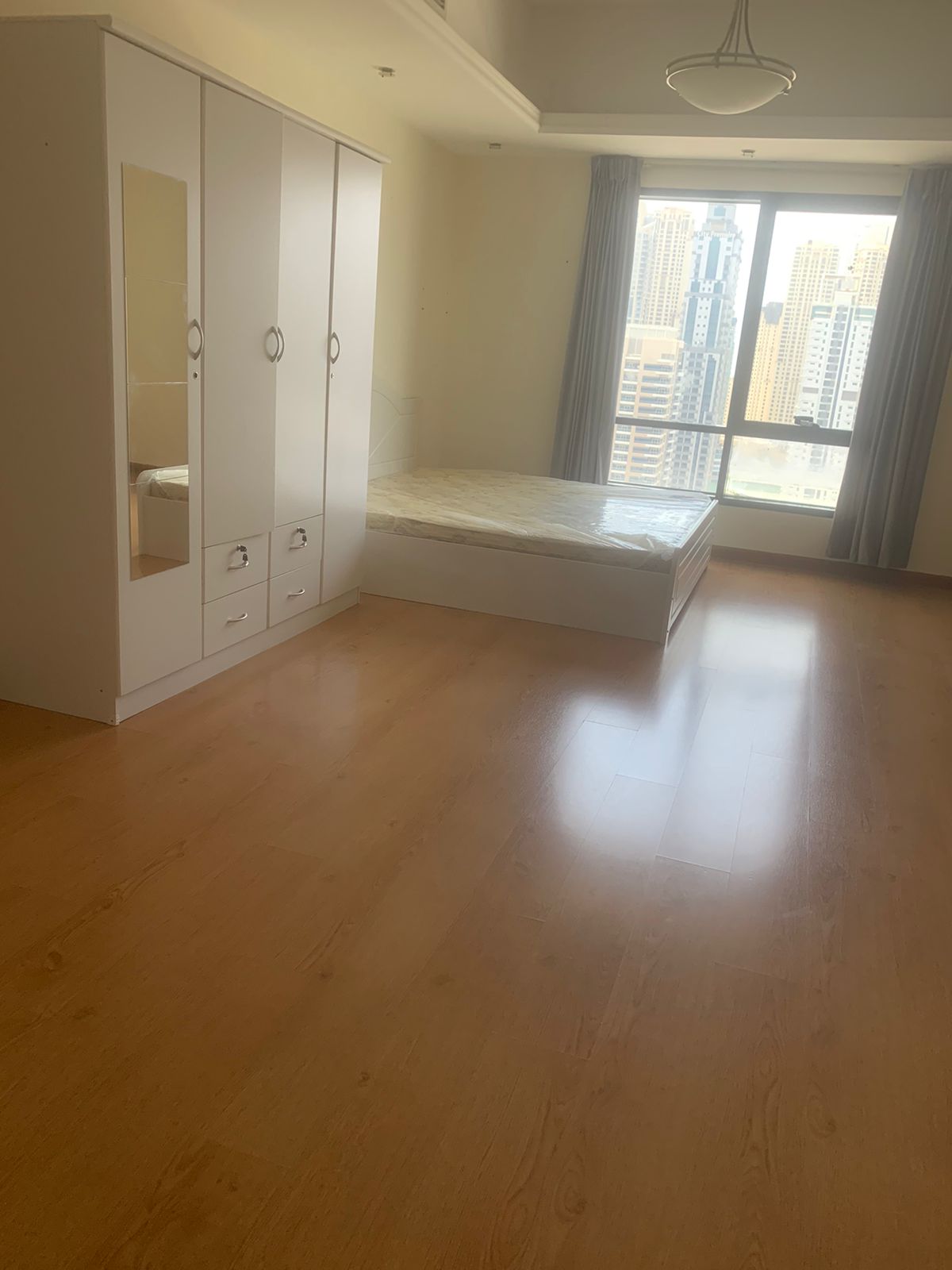 Furnished and spacious master's bedroom available for two-person or couple in 3800 only in JLT